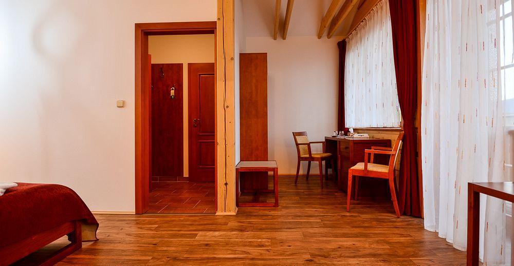 Green Inn Hotel Остравице Экстерьер фото