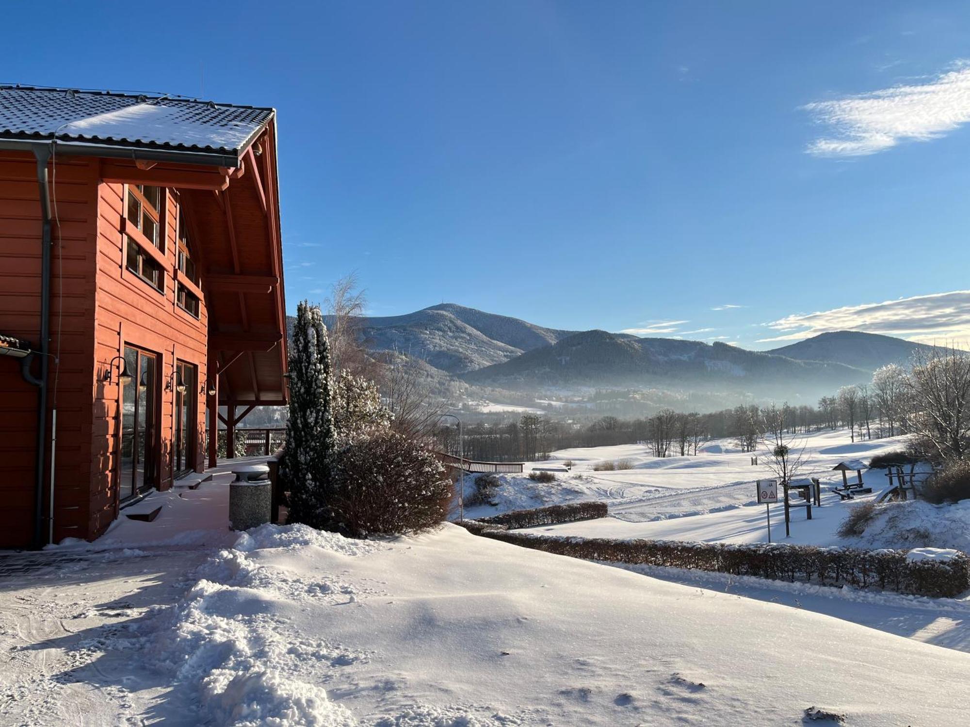Green Inn Hotel Остравице Экстерьер фото