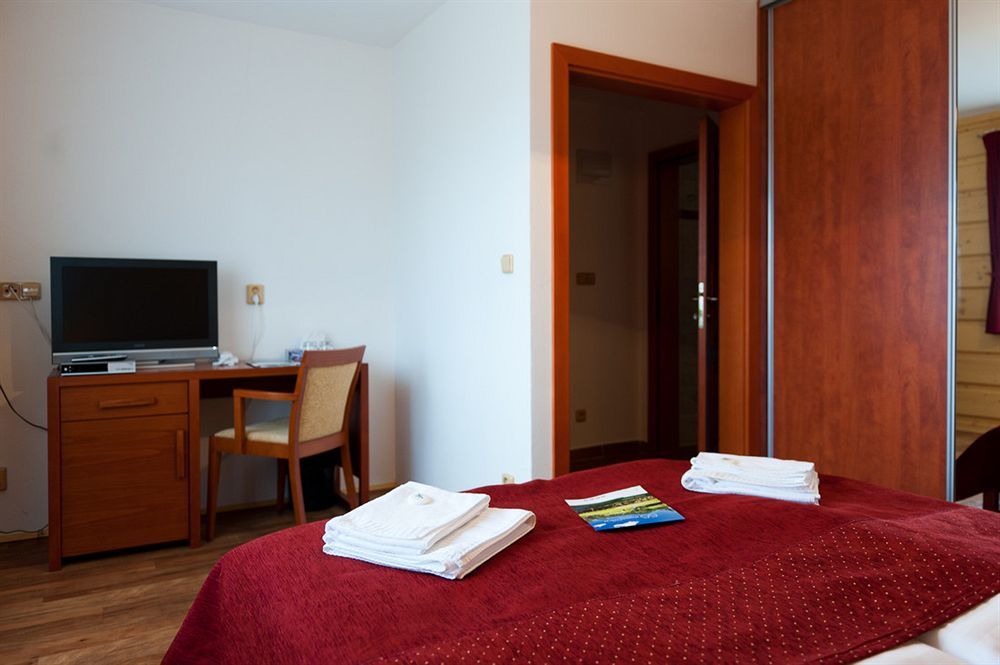 Green Inn Hotel Остравице Экстерьер фото