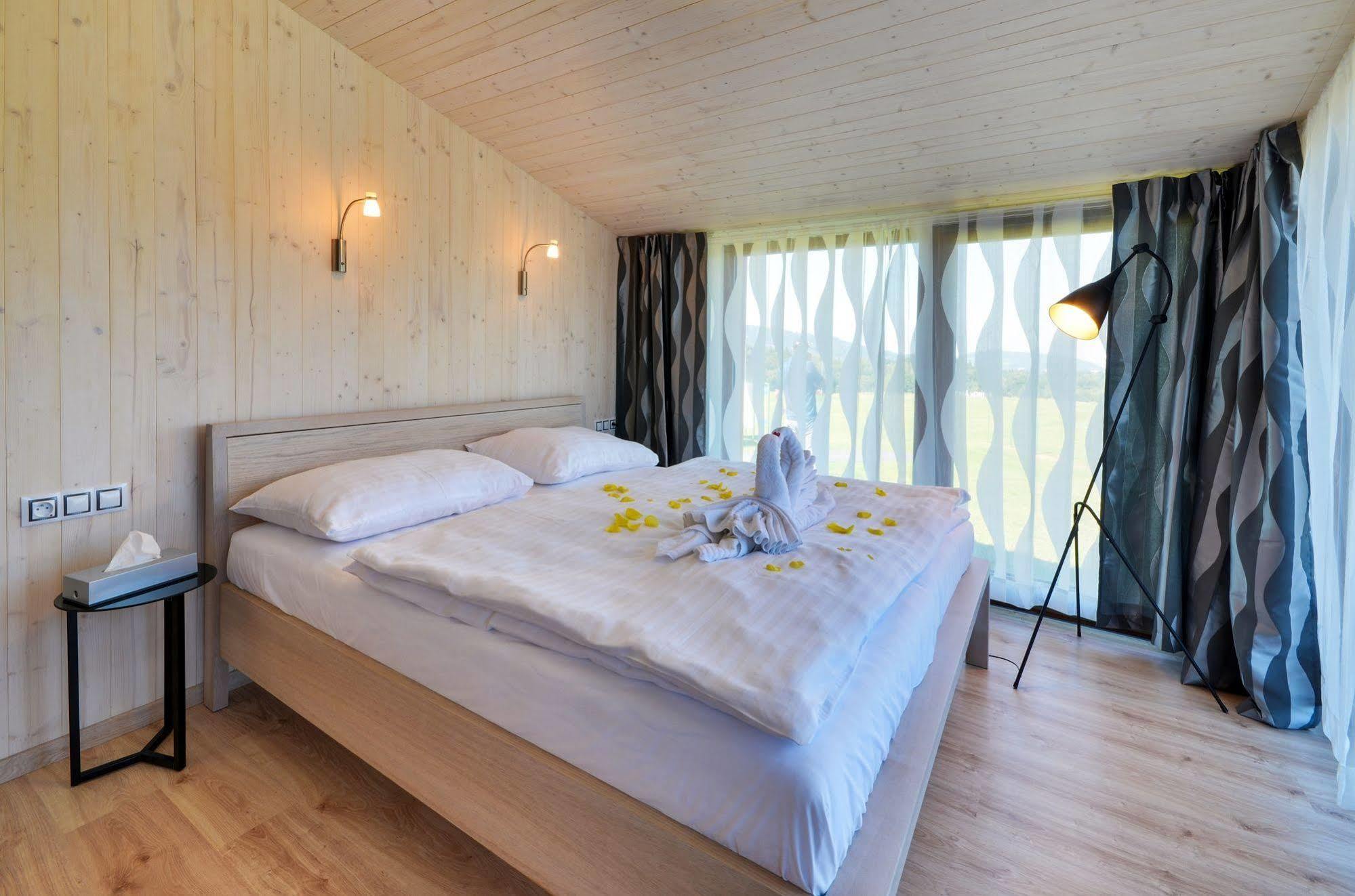Green Inn Hotel Остравице Экстерьер фото